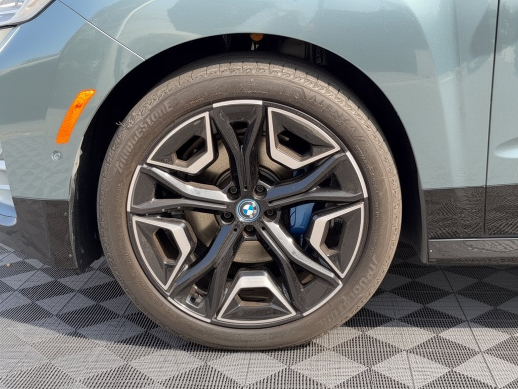 Used 2024 BMW iX xDrive50 w/ Premium Package AWD/4WD image 13