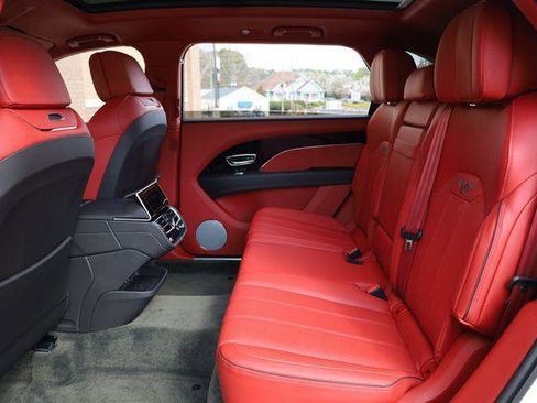 Used 2023 Bentley Bentayga Extended Wheelbase image 26