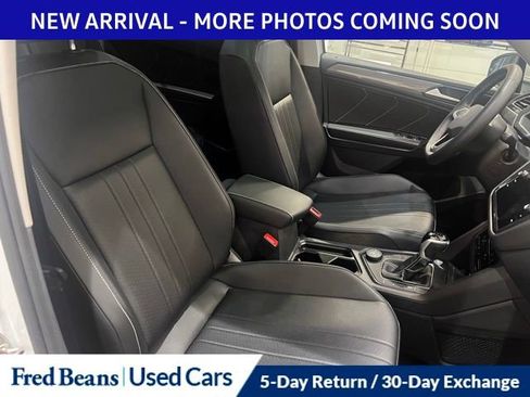 Used 2023 Volkswagen Tiguan SE w/ Panoramic Sunroof Package image 7