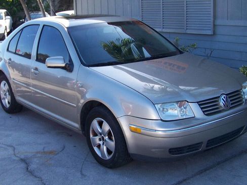 Used 2005 Volkswagen Jetta GLS image 2