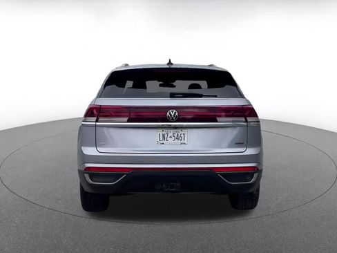 Used 2025 Volkswagen Atlas Cross Sport SE image 12