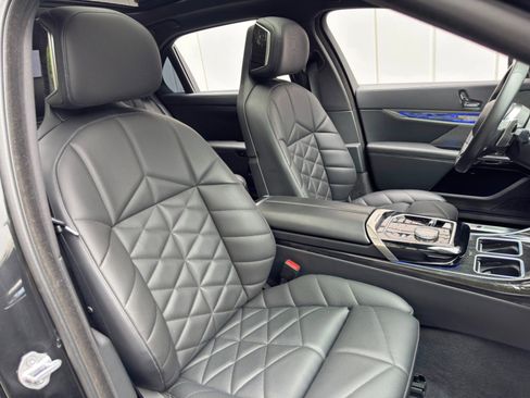 Used 2023 BMW 740i RWD image 48