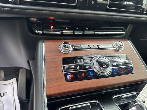 Used 2023 Lincoln Aviator Reserve w/ Equipment Group 201A image 20