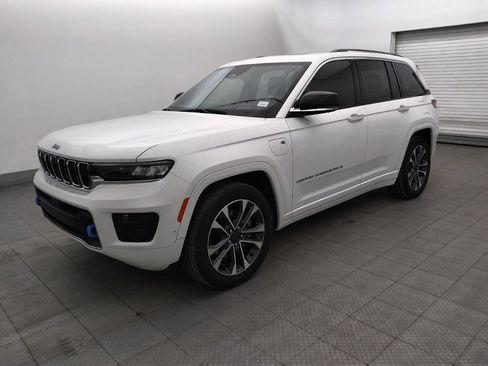 Used 2022 Jeep Grand Cherokee Overland w/ Advanced Protech Group III AWD/4WD image 2