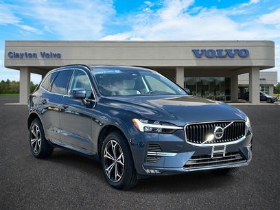 Certified 2022 Volvo XC60 B5 Momentum w/ Advanced Package