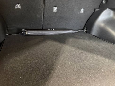 Used 2022 Toyota Corolla Cross XLE image 6