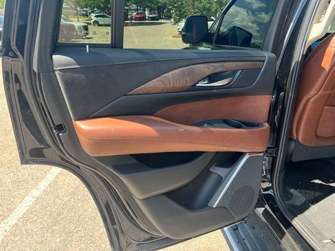 Used 2018 Cadillac Escalade Premium Luxury AWD/4WD image 15