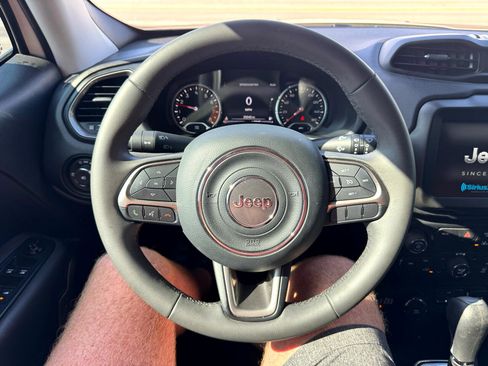Used 2022 Jeep Renegade Latitude image 18