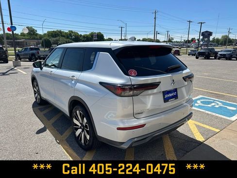 Used 2025 Mitsubishi Outlander SE AWD/4WD image 4