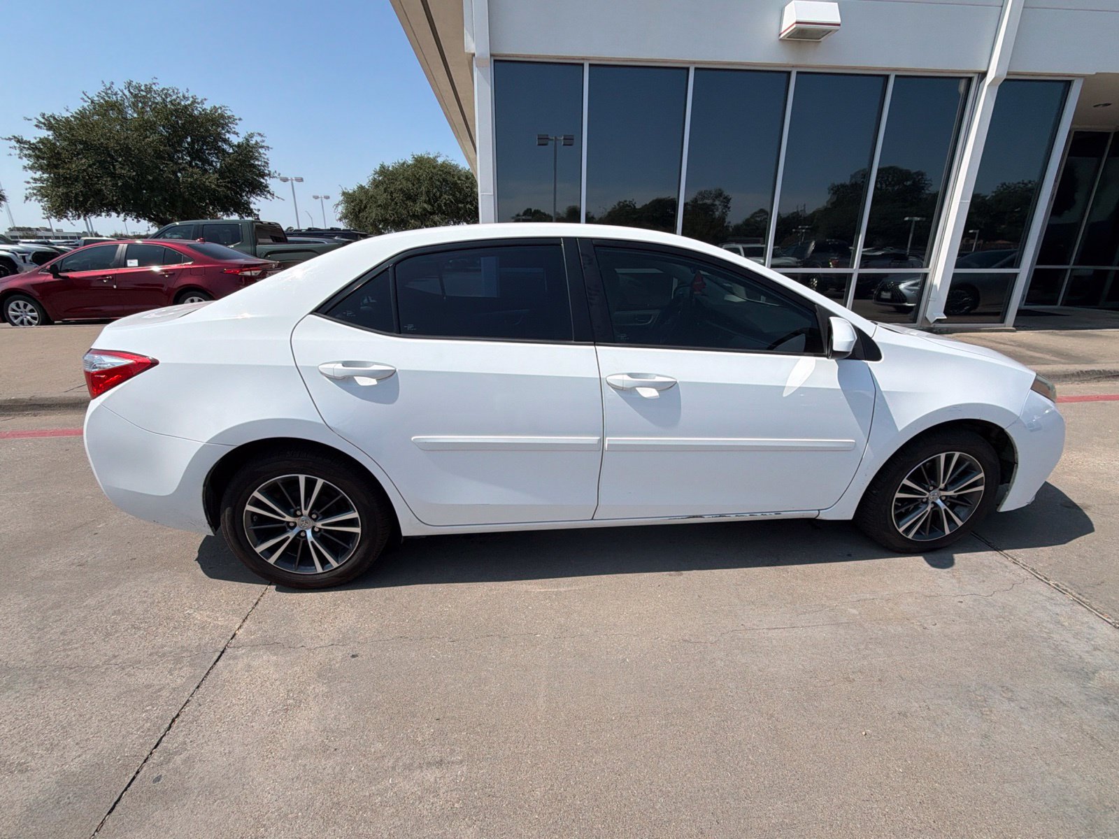 Used 2016 Toyota Corolla LE FWD image 5