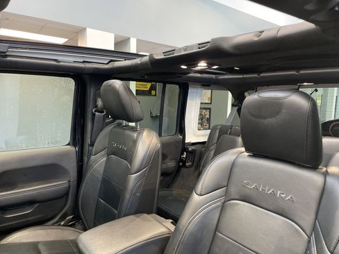Used 2022 Jeep Wrangler Unlimited Sahara w/ Cold Weather Group image 31