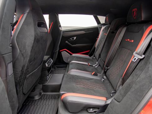 Used 2024 Lamborghini Urus Performante AWD/4WD image 15