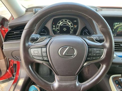 Used 2019 Lexus LS 500 w/ Accessory Package (Z2) image 19