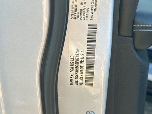 Used 2023 Jeep Grand Cherokee Limited image 30