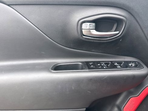 Used 2022 Jeep Renegade Latitude w/ Convenience Group image 12