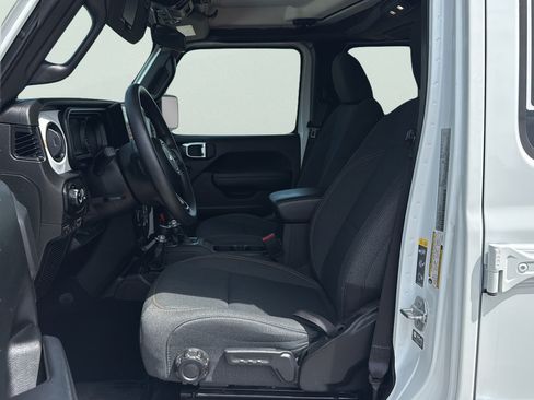 Certified 2025 Jeep Gladiator Sport AWD/4WD image 19