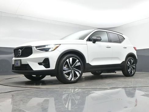 Used 2023 Volvo XC40 B5 Plus w/ Driver Assist Package AWD/4WD image 40