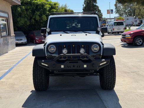 Used 2018 Jeep Wrangler Unlimited Sport AWD/4WD image 3