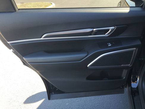 Used 2024 Kia Telluride LX image 8