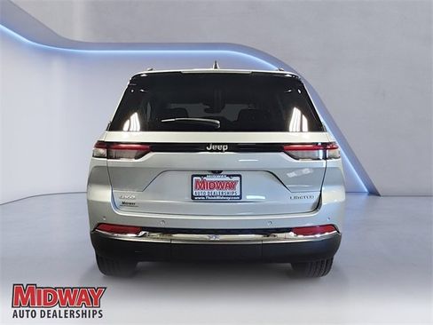 Used 2023 Jeep Grand Cherokee Limited image 4