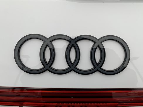 New 2025 Audi SQ5 Premium Plus image 18