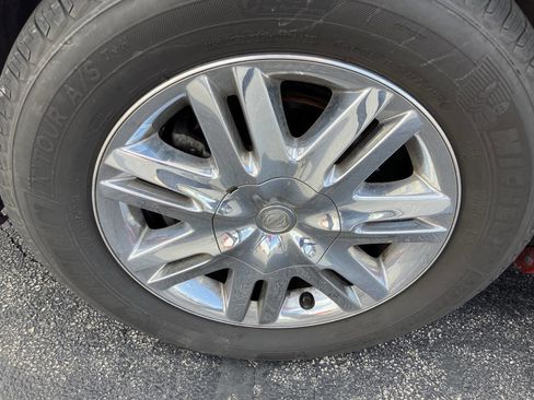 Used 2009 Chrysler Town & Country Limited w/ Entertainment Group #3 FWD image 25