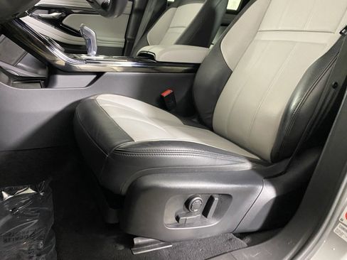 Used 2023 Land Rover Range Rover Evoque R-Dynamic S image 11