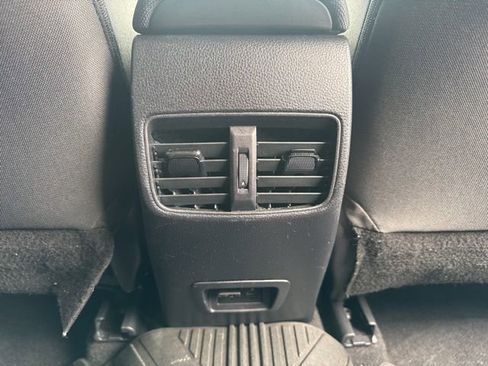 Used 2022 Toyota Corolla Cross LE AWD/4WD image 17