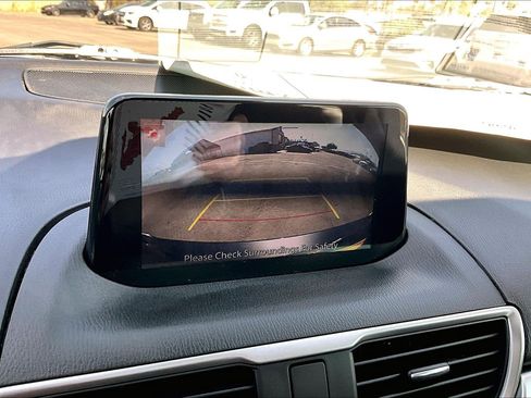 Used 2017 MAZDA MAZDA3 Touring FWD image 22