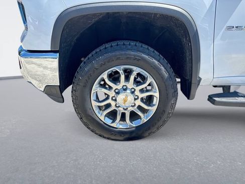 Used 2025 Chevrolet Silverado 2500 LTZ w/ LTZ Convenience Package AWD/4WD image 11