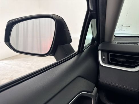 Used 2019 Toyota RAV4 LE FWD image 34