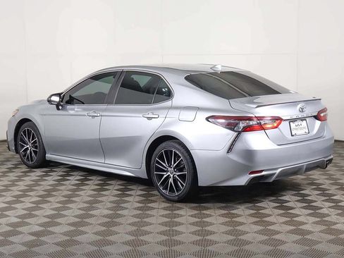 Used 2022 Toyota Camry SE FWD image 6