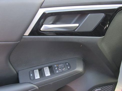 New 2026 Mitsubishi Outlander SE FWD image 13