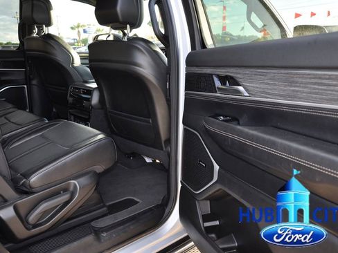 Used 2024 Jeep Wagoneer L Series II image 15