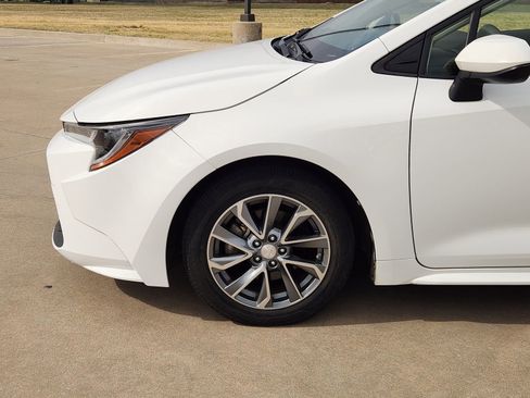 Used 2020 Toyota Corolla LE image 9