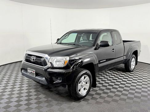 Used 2013 Toyota Tacoma image 1