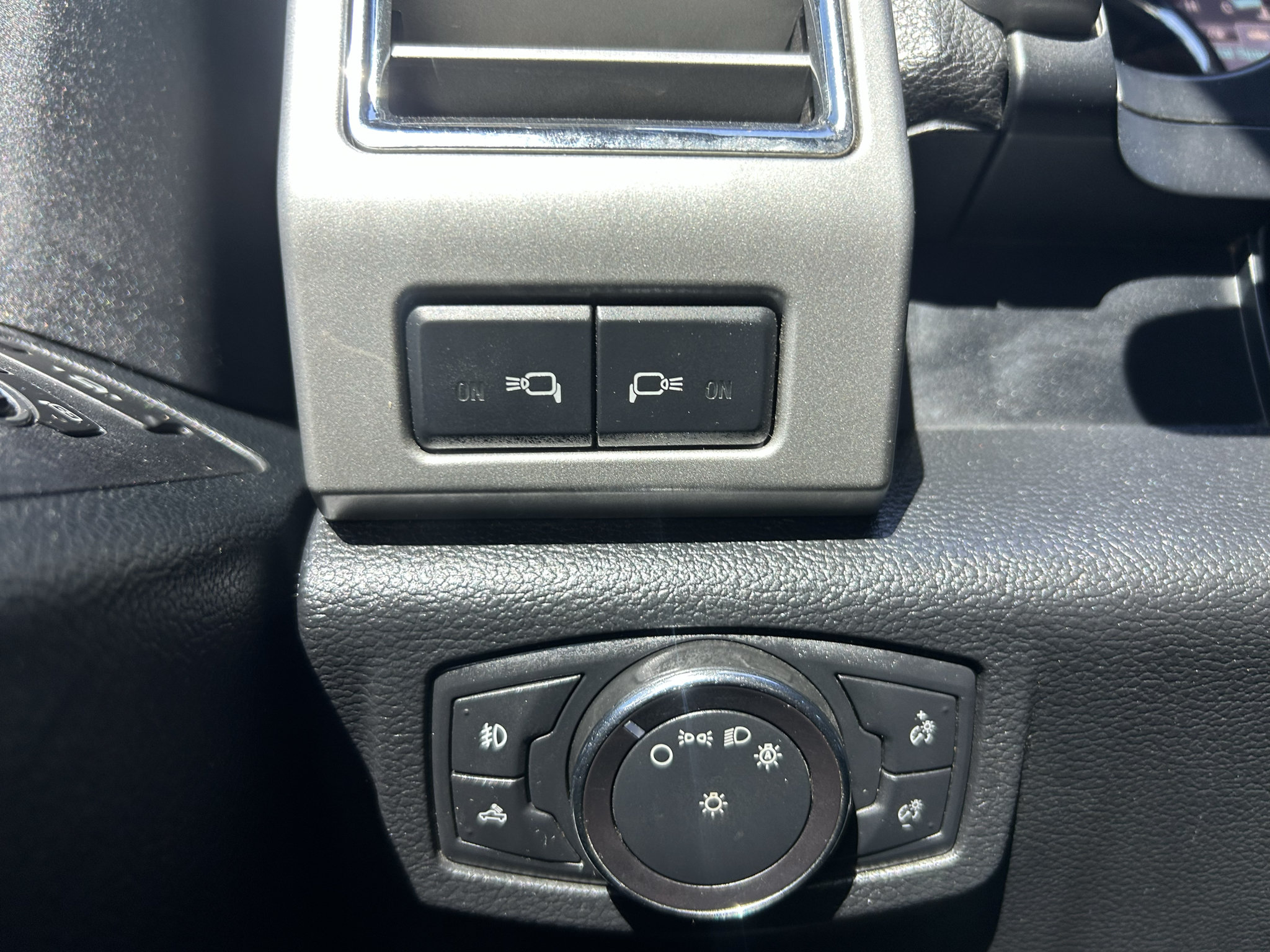 Used 2017 Ford F250 Lariat w/ Lariat Ultimate Package AWD/4WD image 25