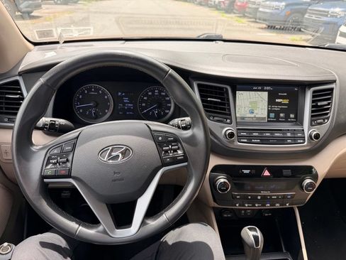 Used 2017 Hyundai Tucson SE Plus AWD/4WD image 12