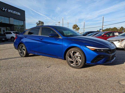 Certified 2025 Hyundai Elantra SEL image 2