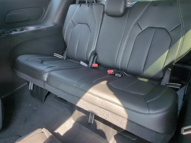 New 2026 Chrysler Pacifica Select FWD image 25