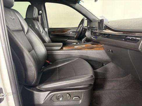 Used 2022 Cadillac Escalade ESV Luxury image 15