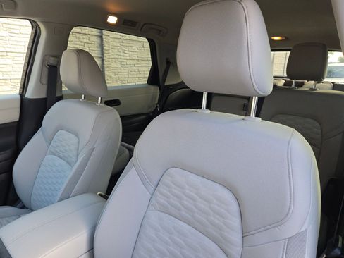 Used 2023 Nissan Pathfinder SV image 9