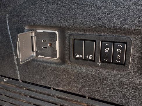 Used 2021 GMC Yukon SLT w/ SLT Premium Package image 29