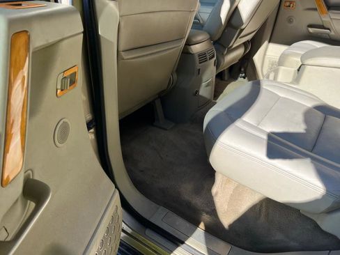 Used 2004 INFINITI QX56 4WD w/ Smart Vision Pkg image 10