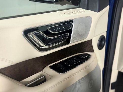 Used 2019 Lincoln Navigator Reserve w/ Cargo Package AWD/4WD image 23