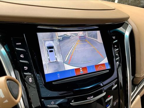 Used 2020 Cadillac Escalade Platinum RWD image 28