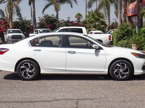 Used 2017 Honda Accord LX image 10