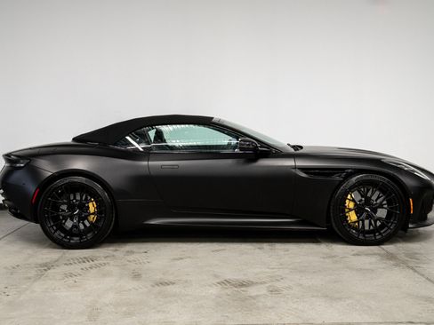 Used 2025 Aston Martin DB12 Convertible RWD image 17
