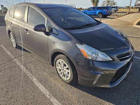 Used 2014 Toyota Prius V Three image 7