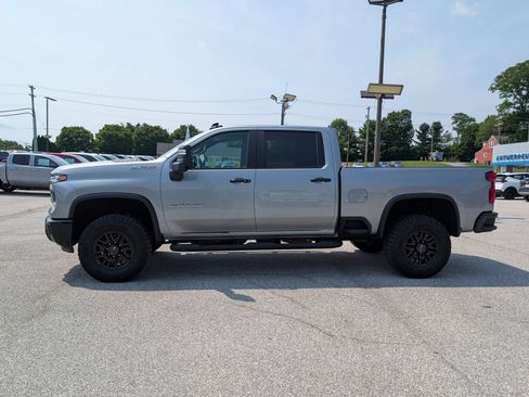 Used 2024 Chevrolet Silverado 2500 ZR2 w/ Technology Package AWD/4WD image 6